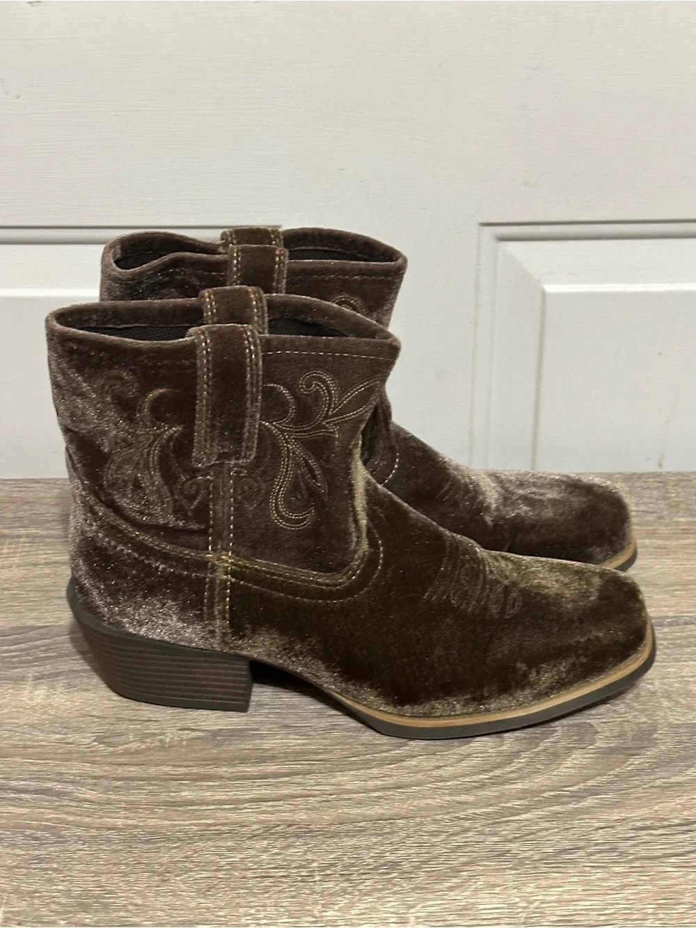 Justin Gypsy L9755 Cowboy Ankle Boot Brown Women's 10B Velvet Square Toe EUC